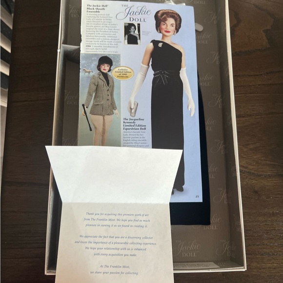 New in box outfit for The Jackie Kennedy Onassis Doll with paperwork - Picture 9 of 12